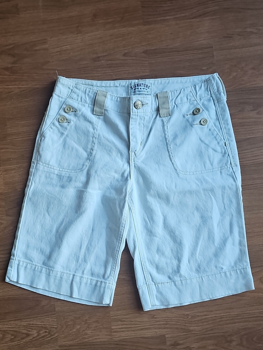 Levi Strauss Signature Mid Rise White Bermuda Jean Shorts Womens Misses Size 10